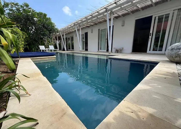 Sari - Three Bedroom Villa Nusa Lembongan (Bali)